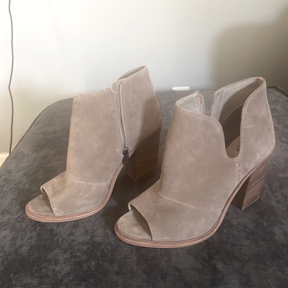 Vince camuto Katleen booties